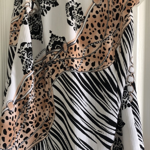 Sioni animal print ruffled collar sleeveless summer blouse - Picture 7 of 12